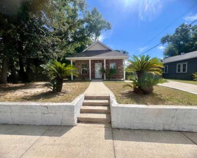 3 Bedroom 2BA 1254 ft Pet-Friendly Apartment For Rent in Pensacola, FL