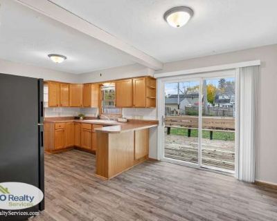 3 Bedroom Home in Shakopee. image_url. In unit laundry Patio / balcony Dishwasher Pet friendly Garage Air conditioning Unit Amenities air conditioning dishwasher in unit laundry microwave patio / balcony range refrigerator Property Amenities accepts section 8 on-site laundry parking garage cats allowed dogs allowed. Pets allowed. 3 Bedroom. 2 Bathroom. 1630 ft