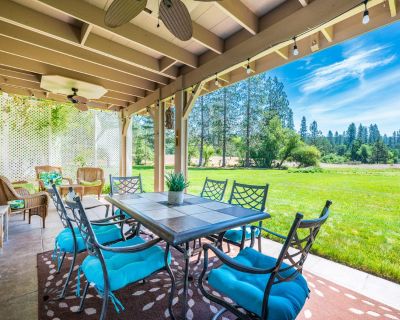 3 Bedroom 2.5BA House Vacation Rental in Lakeside Haven, Bass Lake, CA