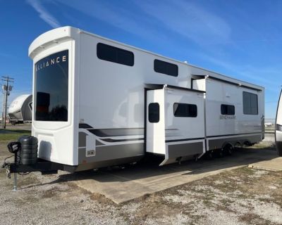 2025 Alliance Rv Benchmark 44LFT