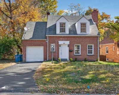 3 Bedroom 1BA 1008 ft Pet-Friendly Apartment For Rent in Ferguson, MO