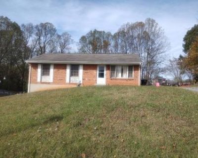 1.5 Bath Preforeclosure Property in Lynchburg, VA 24501 - Gilmore Cir