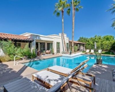 2551 E Missouri Ave. Renovated and beautifully furnished home located within the prestigious 24-hour guard-gated Biltmore Greens community. The spacious kitchen showcases newer appliances, cabinetry, and a massive island, perfect for cooking and entertaining. The primary suite offers direct access to the lush patio, a walk-in closet, and dual sinks. Step outside to your private backyard oasis f...