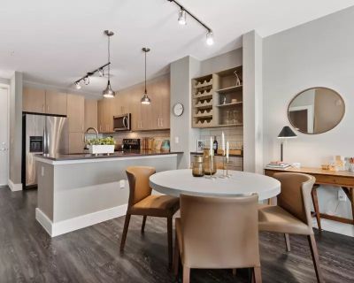 2 Bedroom 1BA 933 ft Pet-Friendly Apartment For Rent in Centennial, CO