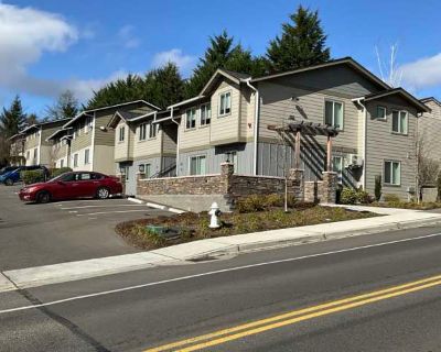 2 Bedroom 1BA 750 ft Pet-Friendly Apartment For Rent in Bonney Lake, WA