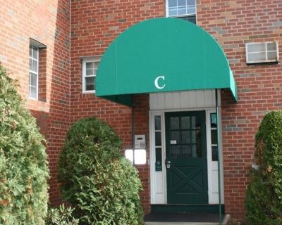 2 Bedroom 1BA 752 ft Condo For Sale in West Springfield, MA