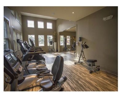 Huge 2 bedroom apartment 4mi  from Wrightsville Beach