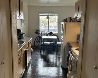 Must see, bright south facing 2 bed with balcony - Jan 1 or sooner!