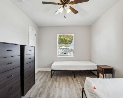 Furnished Room for Rent - Private room with utilities included