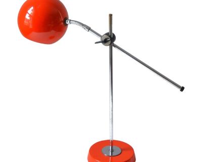 Mid Century Modern Cantilever Eyeball Desk Lamp in Orange and Silver, Robert Sonneman