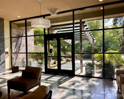 1 Bedroom 1BA 963 ft Condo For Sale in Bellevue, WA