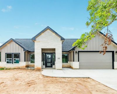 3 - 4 Bedroom 2BA 1702 ft Single-Family House For Sale in Clute, TX