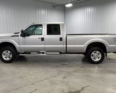 2015 Ford F350 Super Duty Crew Cab XLT Pickup 4D 8 ft
