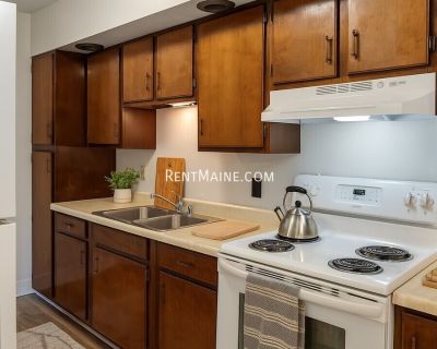 18 Wenbelle Dr. Apt.. Lovely 3BR/1BA Located in a Desirable Area in Bucksport. Within the Walking Distance of Everything Downtown Bucksport has to Offer! Available Early December! - Convenient Floor Plan. Private Porch. - Heat Pump. Coin-Op Laundry Facilities. Storage Available. - Three Bedrooms (Rare for this Property) **Pictures are of a neighboring unit. Same Sq Footage and Floor Plan. Paint...