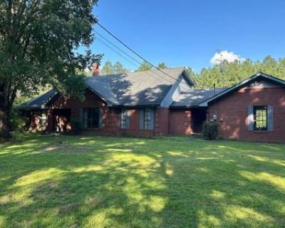 5 Bedroom 4BA 4022 ft Single Family House For Sale in Columbia, MS