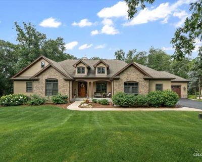 3 Bedroom 4BA 3056 ft Single Family Home For Sale in ELGIN, IL
