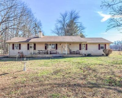 3 Bedroom 1BA 1652 ft Single Family Home For Sale in MANCHESTER, TN