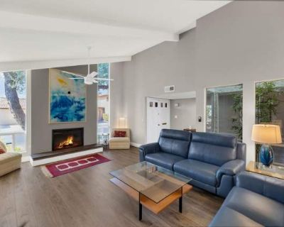 3 Bedroom 2BA 2108 ft Furnished Pet-Friendly Apartment For Rent in Scottsdale, AZ