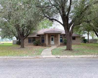 3 Bedroom 2BA 2276 ft Single Family Home For Sale in Uvalde, TX