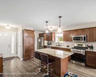 3 Bedroom 3BA 2464 ft Condo For Sale in Stockbridge, MI