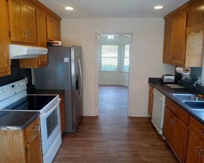 Available on: now. Unfurnished. Pet friendly. Parking available * Internet included * Cat friendly * Students welcome * 40+ years welcome robert vancamp will require background checks for this room Learn more. Very clean house, private bath..great location..10 minutes to Alpharetta,Woodstock and Roswell. Big yard, parking and some storage available. Rent $600 per month Bills Not included Securi...