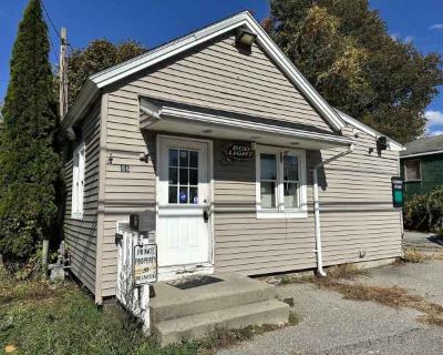 3 Bedroom 1BA 879 ft Apartment For Rent in Wauregan, CT