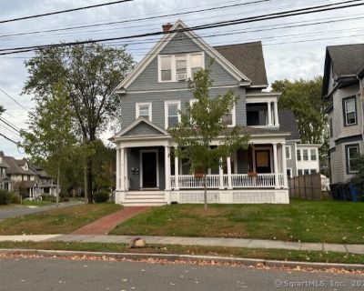 2 Bedroom 1BA 1200 ft Pet-Friendly Apartment For Rent in Hartford, CT