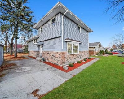 5 Bedroom 3BA 1250 ft Single Family Home For Sale in JUSTICE, IL