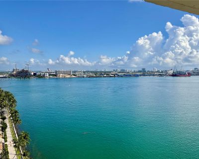Claughton Island Dr. Outstanding corner unit with unobstructed bay and water views from each room, on the exclusive Brickell Key island. Ready to move in with fitness room, business center, club room, 24 hour concierge and valet included. Unrivaled living experience in the BEST neighborhood in downtown Miami. Minutes from I-95, airport, and beaches. Walk or use the free trolley to go to the fin...