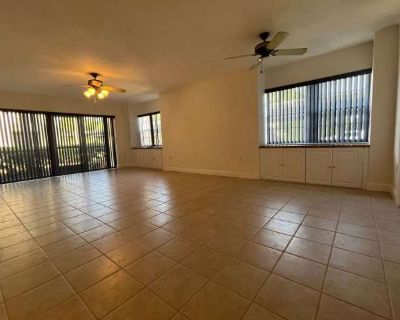 2 Bedroom 2BA 1111 ft Apartment For Rent in Charlotte Harbor, FL