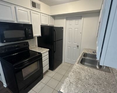 Furnished Room for Rent - Cozy condo located in the historic heart of Middle