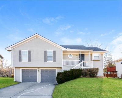 3 Bedroom 1BA Apartment For Rent in Greenwood, MO