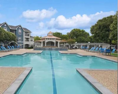 Private room with own bathroom in an apartment, Lewisville, TX 75077