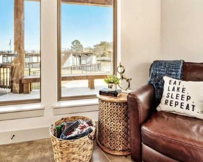 3 Bedroom 2BA 2004 ft Furnished Pet-Friendly Apartment For Rent in Henderson County, TX