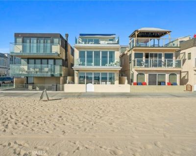 4 Bedroom 5BA 2800 ft Single Family Home For Sale in NEWPORT BEACH, CA