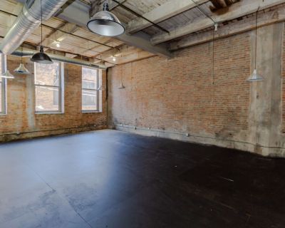 South Loop Commercial/Office Space with Heat + Gas Included - Prime Location