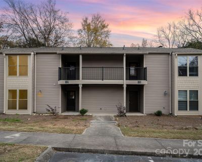 1 Bedroom 1BA 823 ft Condo For Sale in Charlotte, NC