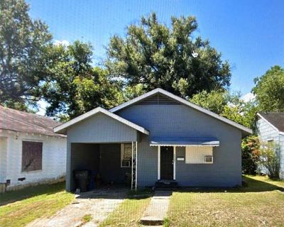 4 Bedroom 1BA 1200 ft Apartment For Rent in Shreveport, LA