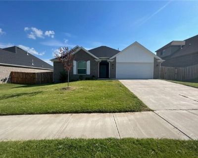350 S Emerald Woods Run. Defined by elegance and comfort, 350 South Emerald Woods Run offers a sanctuary of modern living in the heart of Farmington, AR. This exquisite 1800 sq ft home welcomes you with its open-concept design, perfect for creating cherished memories. The centerpiece of the living area is a charming fireplace, providing warmth and ambiance for cozy evenings. Culinary enthusiast...