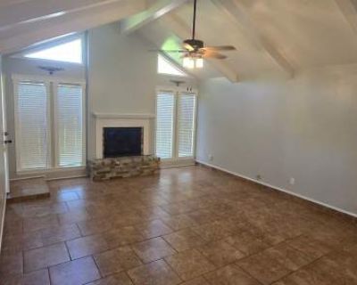 3 Bedroom 2BA 1641 ft Pet-Friendly Apartment For Rent in Bossier City, LA