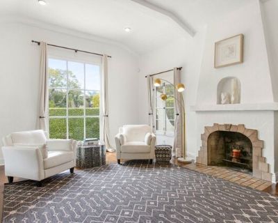 458 N Alfred St. **AVAILABLE JANUARY 1st** Check out this beautiful single family, fully furnished home ready for its new inhabitant - and all utilities are included! At last you've found the perfect house in the perfect neighborhood! Beautifully furnished, recently remodeled Spanish beauty in prime West Hollywood. Loads of charm, high ceilings, gorgeous hardwood floors throughout. Three genero...