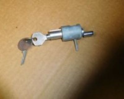1941 1942 1946 1947 1948 Lincoln NOS Lock Cylinder with key tag