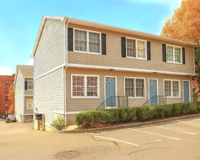 2 Bedroom 1BA 1022 ft Townhouse For Rent in Stamford, CT