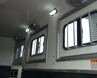 2016 lakoda horse trailer