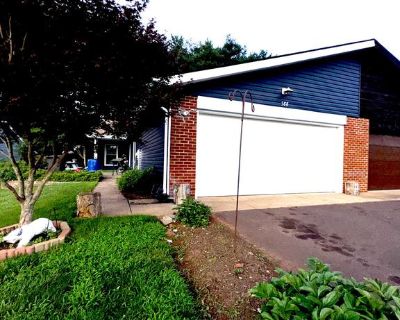 3 Bedroom 2BA 1228 ft Townhouse For Sale in Culpeper, VA