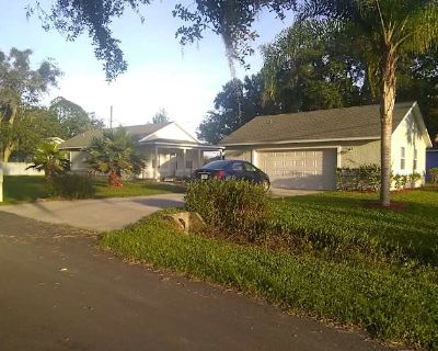 Private room with own bathroom in an apartment, Hastings, FL 32145