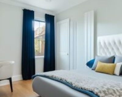 Queen bedroom in 4 bed/1.5 bath home in Brighton #569 B