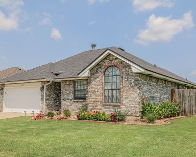 3 Bedroom 2BA 1321 ft Pet-Friendly Single Family Home For Rent in Oklahoma City, OK