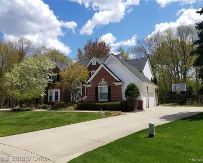 4 Bedroom 3BA 3377 ft Apartment For Rent in Rochester Hills, MI