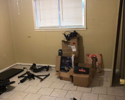 My husband and I looking for someone to share our house with we have an extra bedroom we are really friendly people alway working and stay to our selfs. 2 Bedroom. 1 Bathroom